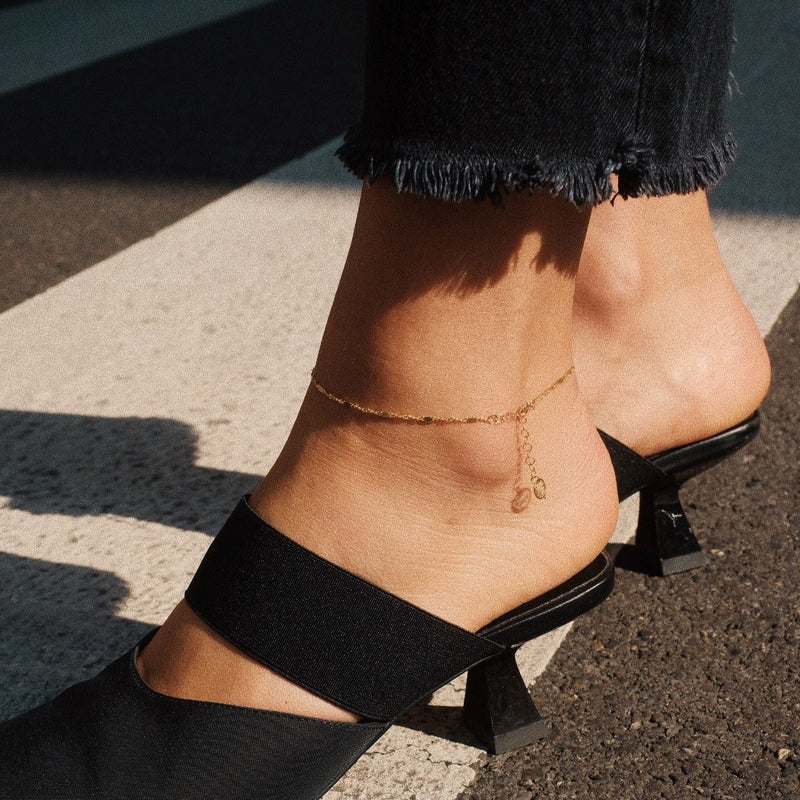 Styling the anklet with jeans and heels | Girls Tears Anklet | Lil Milan