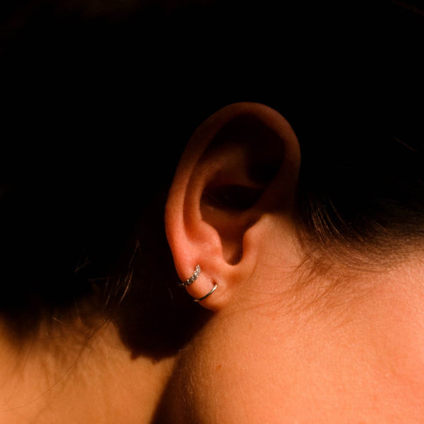 Curvy Earring White Gold