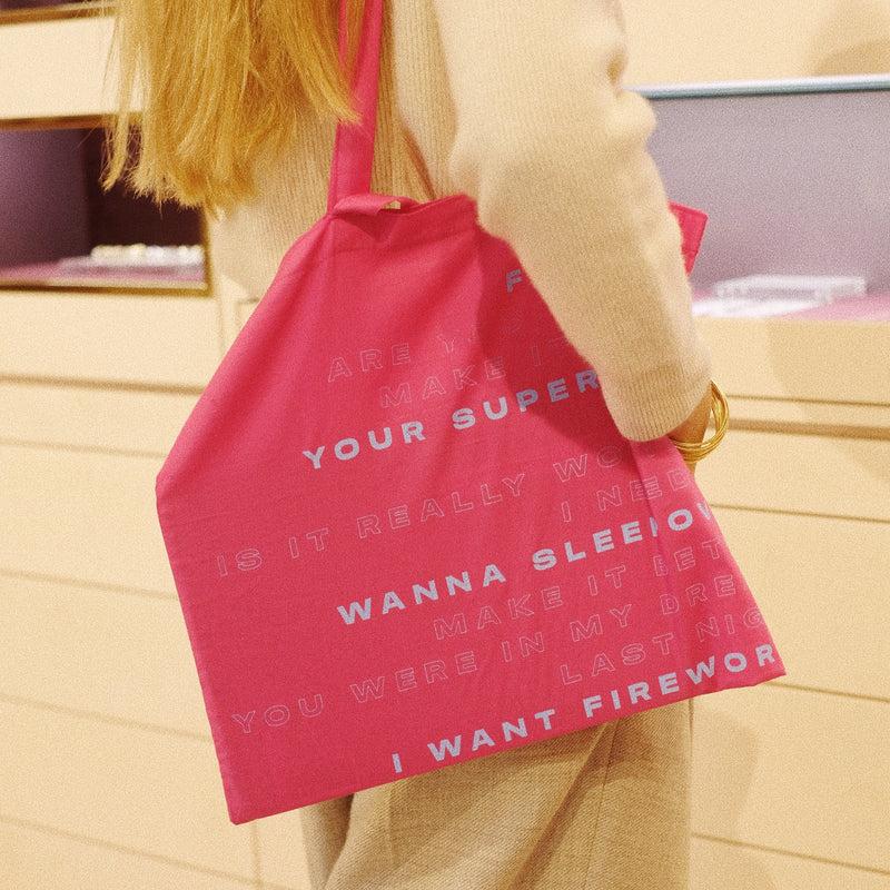 Streetstyle with tote bag | Whatever Tote | Lil Milan